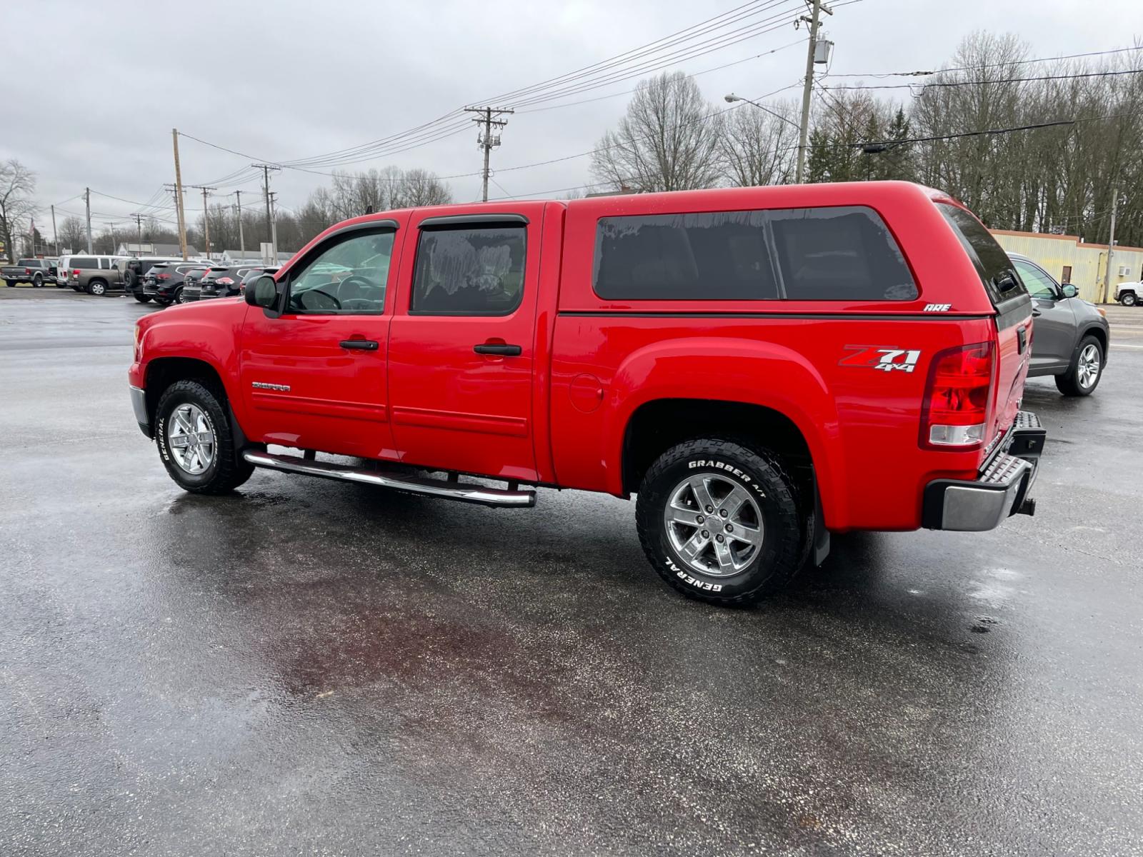2012 Red /Black GMC Sierra 1500 SLE Crew Cab 4WD (3GTP2VE78CG) with an 5.3L V8 OHV 16V FFV engine, 6-Speed Automatic transmission, located at 11115 Chardon Rd. , Chardon, OH, 44024, (440) 214-9705, 41.580246, -81.241943 - Photo #10